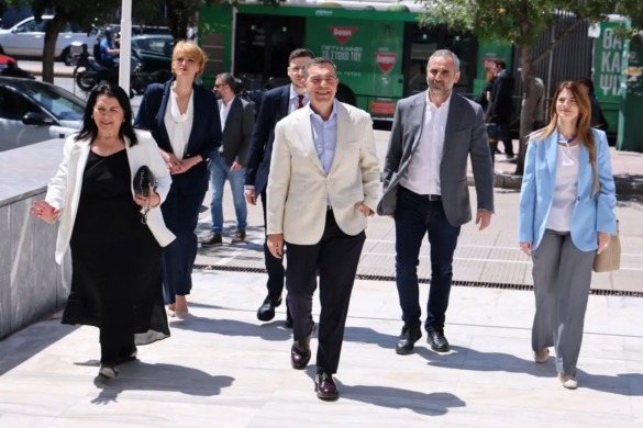 Ο Αλέξης Τσίπρας στον Άρειο Πάγο για την κατάθεση των υπογραφών της ΕΛΑΣ