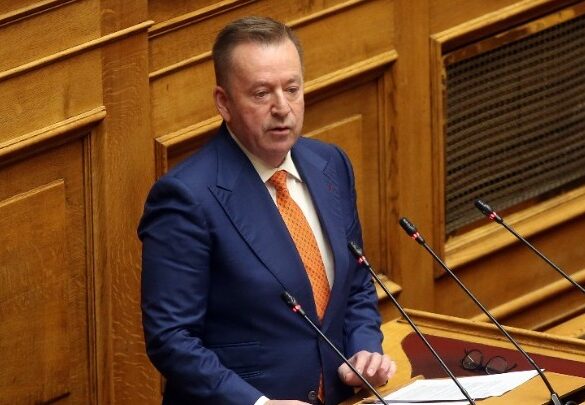 Βασίλης Κόκκαλης: Παραιτήθηκε από βουλευτής του ΣΥΡΙΖΑ