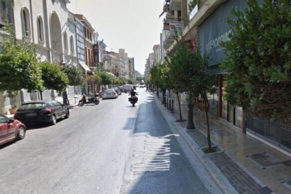 ΠΑΤΡΑ: Μπήκε με το ΙΧ πάνω στον νέο πεζόδρομο της Μαιζώνος