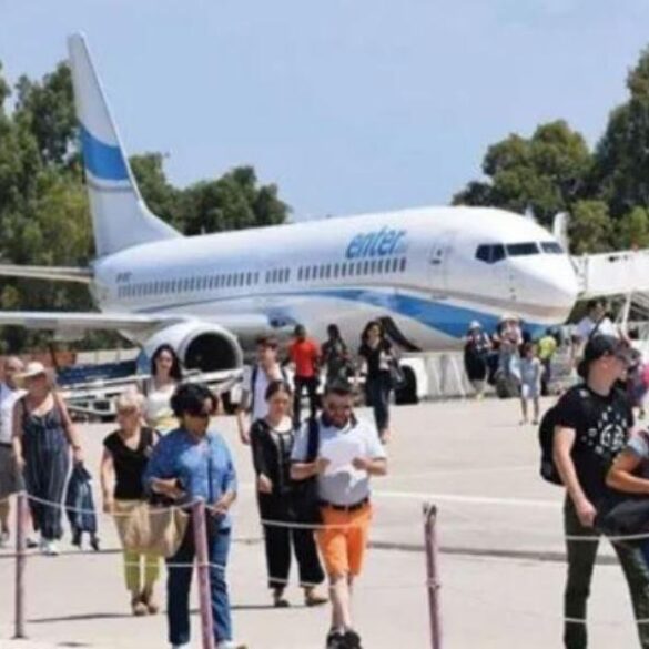 Ξεκινά η τουριστική σεζόν στον Άραξο με πυκνό πρόγραμμα πτήσεων, αλλά με προβλήματα