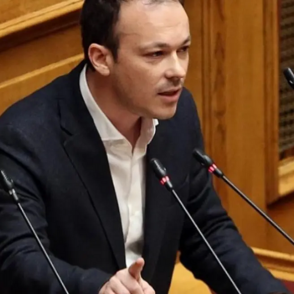 Παραιτήθηκε από βουλευτής ο Μιλτιάδης Ζαμπάρας, προσχωρεί στην ΕΛ.Α.Σ του Αλέξη Τσίπρα