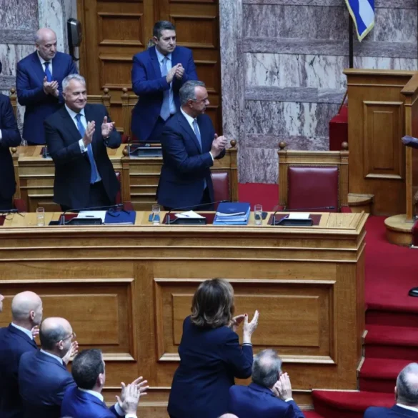 Aκραία πόλωση στη Βουλή – Oι απαντήσεις Μητσοτάκη στην κριτική της αντιπολίτευσης με φόντο τα Τέμπη