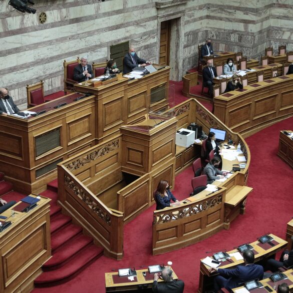 Βουλή : Ζεσταίνουν τις μηχανές τα κόμματα για τη συζήτηση της προανακριτικής για τη τραγωδία στα Τέμπη