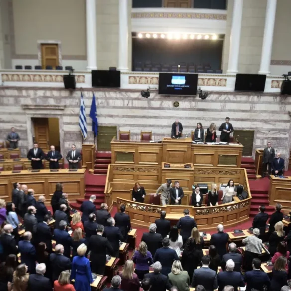 Στη «σκιά» της τραγωδίας των Τεμπών τελεί η Βουλή – «Κλείδωσαν» οι ημερομηνίες