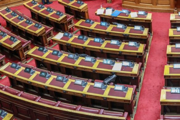 Κοινοβουλευτικές πηγές: Στη Βουλή δικογραφία για τα Τέμπη και τυχόν ευθύνες Κ. Αχ. Καραμανλή και Χρ. Σπίρτζη