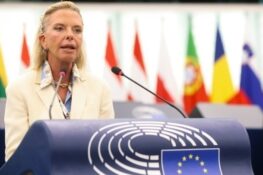 Yποψήφια για το βραβείο «Ευρωβουλευτής της χρονιάς» η Ελίζα Βόζεμπεργκ