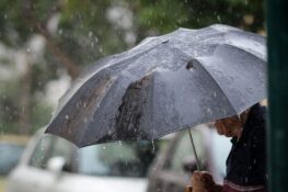 Καιρός: Βροχές και καταιγίδες μέχρι τη Δευτέρα