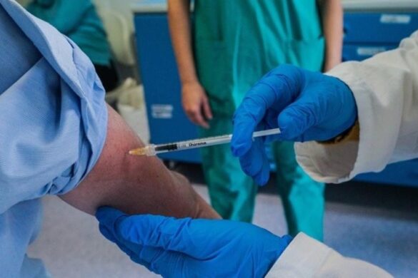 Παγκόσμιο ορόσημο για τους εμβολιασμούς που ξεπέρασαν σε αριθμό τα κρούσματα Covid-19