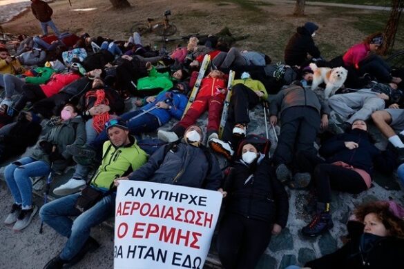 Συγκέντρωση ορειβατών, χιονοδρόμων και πεζοπόρων με αίτημα καταλληλότερα και εξειδικευμένα μέσα για την ορεινή διάσωση