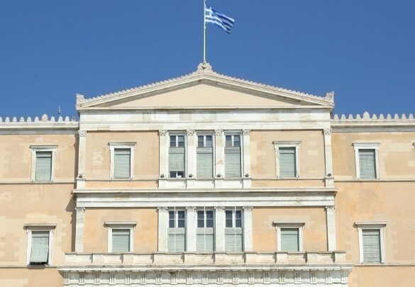 Σήμερα παρουσιάζεται το οικονομικό νομοσχέδιο