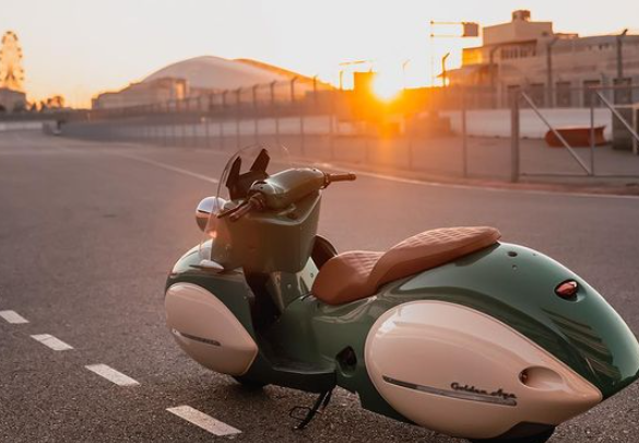 Αρ ντεκό εκδοχή μιας BMW C400X από NMoto