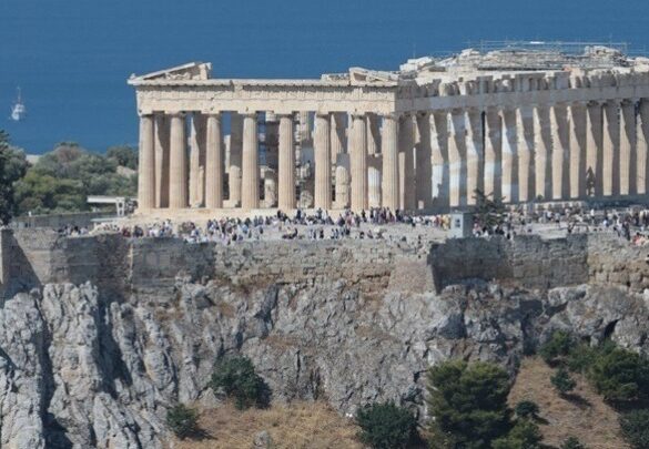 Ακρόπολη – Έκτακτο: Άνδρας με μαχαίρι τραυμάτισε δύο Αμερικανούς τουρίστες