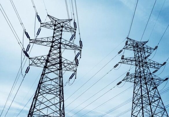 ΥΠΕΝ: 80% όφελος για νοικοκυριά και επιχειρήσεις με την επιδότηση στην ηλεκτρική ενέργεια