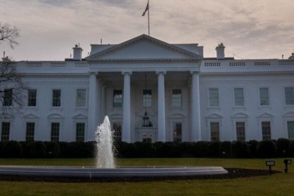 Οι ΗΠΑ δεν βρίσκονται «σε ύφεση», διαβεβαιώνει ο Λευκός Οίκος