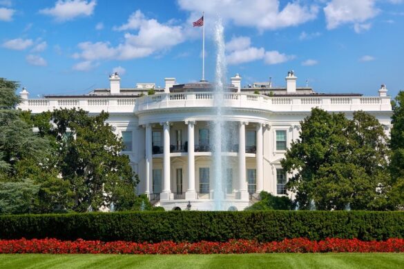 Λευκός Οίκος – Ο Τραμπ ενδέχεται να αποκαταστήσει τη βοήθεια στην Ουκρανία υπό όρους οικοδόμησης εμπιστοσύνης.