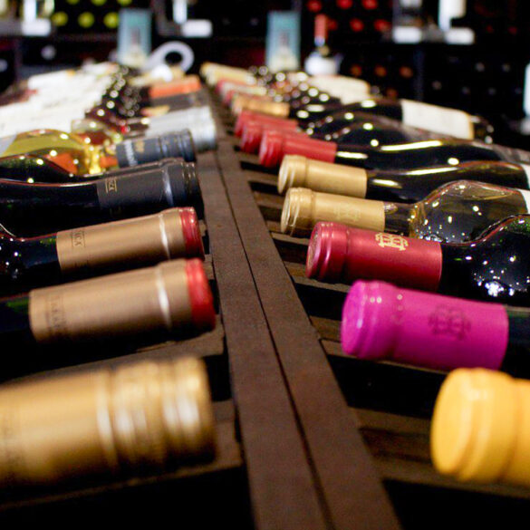 ΚΕΟΣΟΕ: Στους νεαρούς καταναλωτές αρέσουν τα κρασιά με διασκεδαστικές ετικέτες