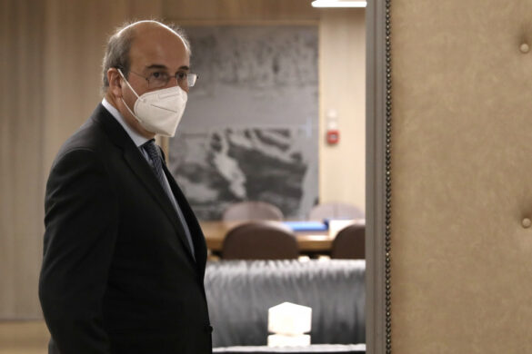 Χατζηδάκης: 15.000 ευρώ σε 4.000 νέους για δημιουργία start ups μέσω Google – 2 δισ. για κατάρτιση