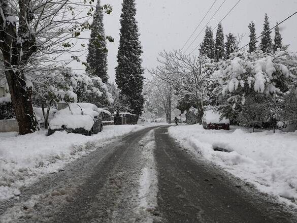 Χιονίζει ασταμάτητα στα ορεινά της Αχαΐας, βροχές στην Πάτρα, πού χρειάζονται αλυσίδες (LIVE ΕΙΚΟΝΑ)