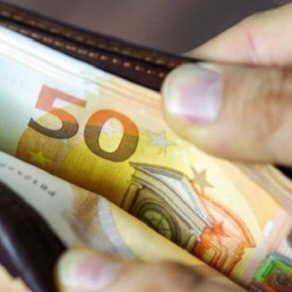 Έκτακτο επίδομα 400 ευρώ : Τι ισχύει για δικηγόρους, γιατρούς και μηχανικούς – Τα δύο κριτήρια