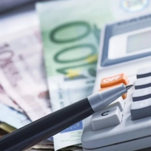 Χρέη σε εφορία και ταμεία: Πότε ανοίγει η πλατφόρμα για τις 72 δόσεις