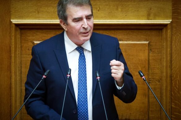 Χρυσοχοΐδης για αγροτικά μπλόκα: Υπάρχει δυνατότητα εφαρμογής του νόμου με μια σειρά διατάξεις