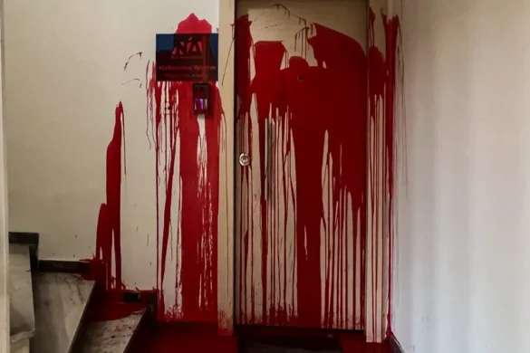 Χριστίνα Αλεξοπούλου για την επίθεση στο πολιτικό της γραφείο: «Βγάλτε τις κουκούλες κι ελάτε να μιλήσουμε»