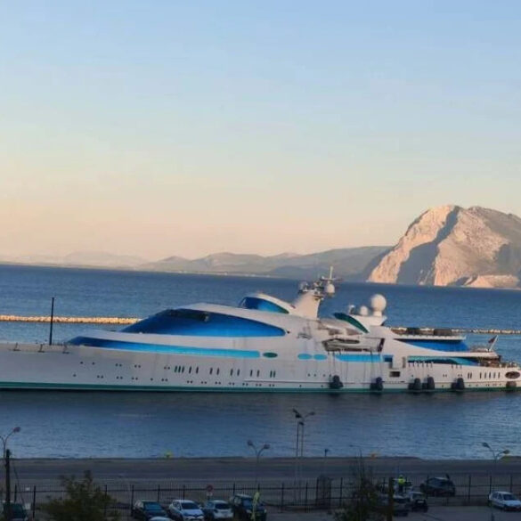 Το υπερπολυτελές «Yas» μήκους 141 μέτρων εντυπωσίασε στο λιμάνι της Πάτρας