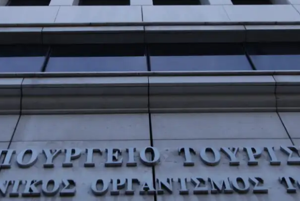 Τραγωδία στο Υπουργείο Τουρισμού: 51χρονη σκοτώθηκε από τον 2ο όροφο