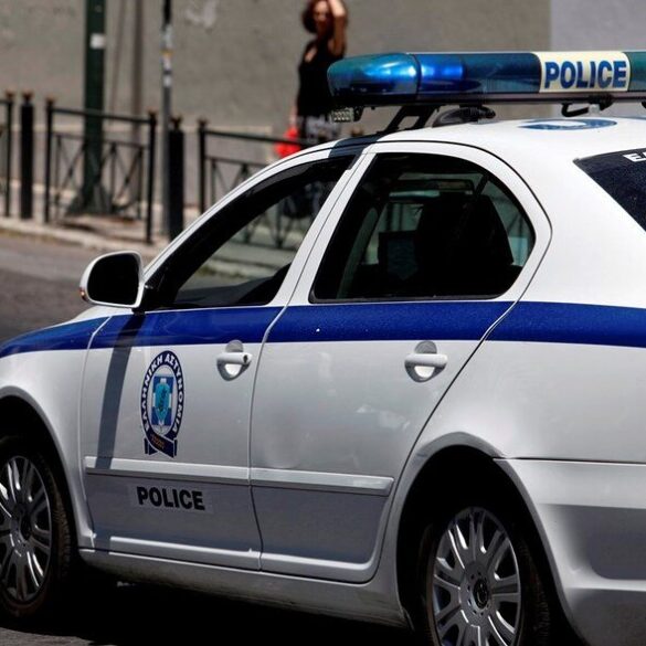 Πάτρα Τώρα: Ανθρωποκυνηγητό από την αστυνομία στο κέντρο – Δυο άτομα ανάγκασαν νεαρή να μπει σε όχημα