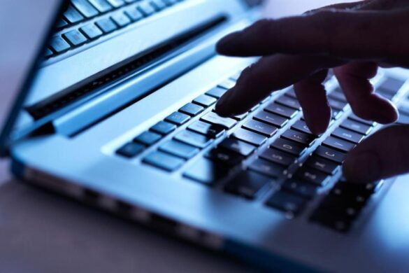 Πάνω απο 41 ώρες την εβδομάδα ειναι στο διαδίκτυο τα ανήλικα