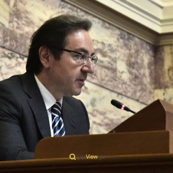 Ομόφυλα ζευγάρια: Αποχή επιλέγει ο υφυπουργός Δικαιοσύνης Γιάννης Μπούγας