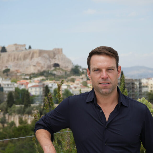 ΣΥΡΙΖΑ: Ανακοίνωσε την υποψηφιότητά του για ηγέτης του κόμματος ο Στέφανος Κασσελάκης – Ποιοι τον υποστηρίζουν