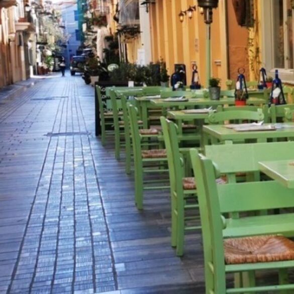 Στο 50% της πληρότητας από σήμερα η εστίαση στις περιοχές υψηλού κινδύνου