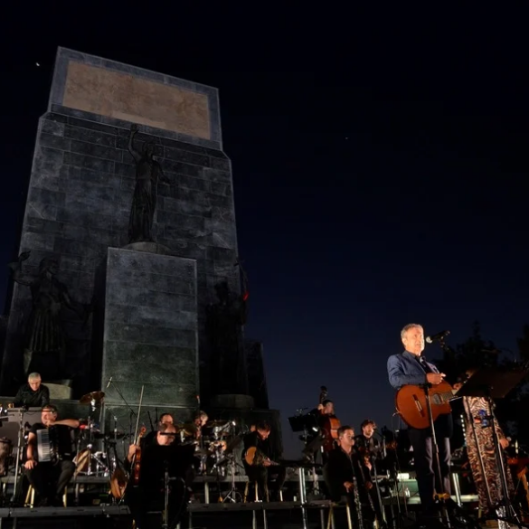 Καλάβρυτα: Μια μαγική βραδιά με τον Γιώργο Νταλάρα στο Πανελλήνιο Ηρώο Αγωνιστών στην Αγία Λαύρα