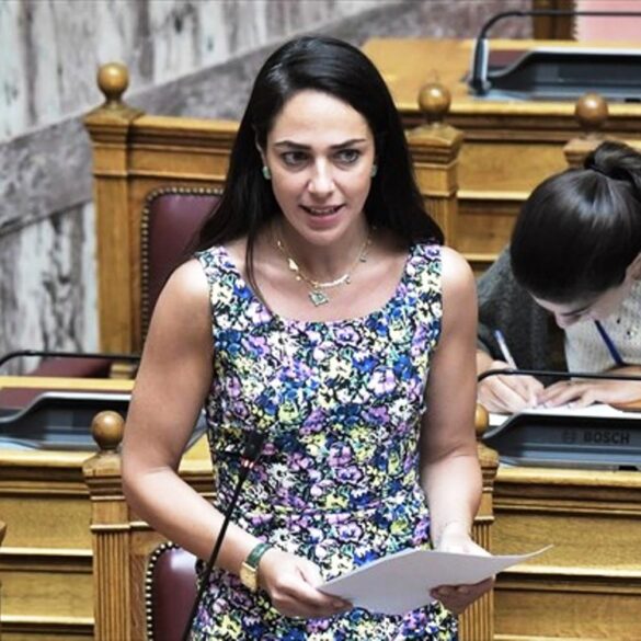 Μιχαηλίδου: Επιπλέον 300 εκατ. ευρώ σε επιδόματα και επιδοτήσεις 100.000 νέων θέσεων εργασίας