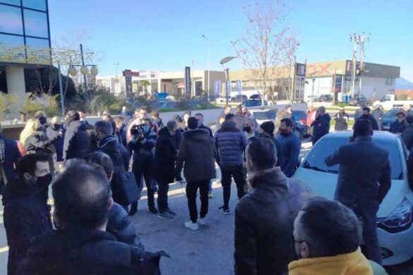 Παράσταση διαμαρτυρίας στην Αποκεντρωμένη Διοίκηση