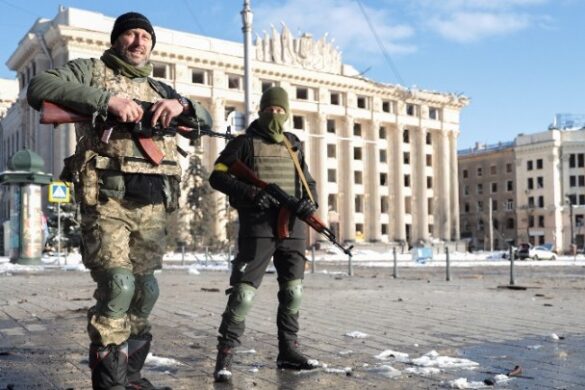 Ουκρανία: Ρωσικές δυνάμεις έπληξαν δύο πετρελαϊκές αποθήκες – Το ΝΑΤΟ δεν θα επιτρέψει επέκταση της σύγκρουσης