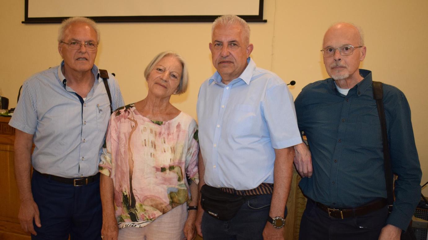 Οι τρεις ομιλητές της εκδήλωσης με τη συγγραφέα