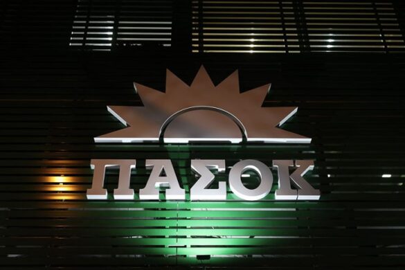 ΠΑΣΟΚ: Η Ελληνική Λύση εξέδωσε ανακοίνωση κατά του Νίκου Ανδρουλάκη