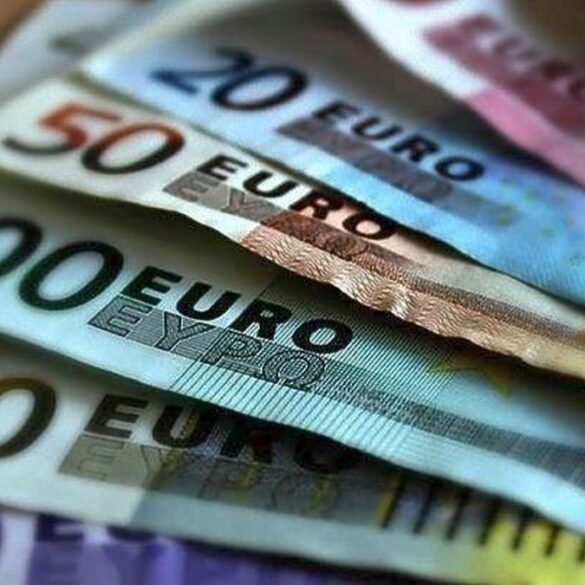 Οι πληρωμές e-ΕΦΚΑ και ΟΑΕΔ έως τις 7/01 – Ποια επιδόματα και συντάξεις καταβάλλονται