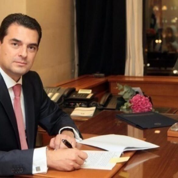 Σκρέκας: Εντός του 2021 οι πρώτες υπογειοποιήσεις εναερίων καλωδίων της ΔΕΔΔΗΕ