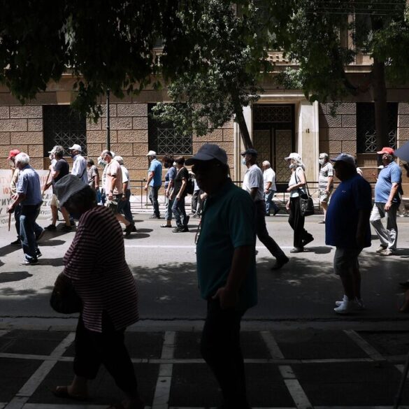 Συνταξιούχοι: Ποιοι θα πάρουν πραγματικές αυξήσεις το 2023 και ποιοι «μόνο στα χαρτιά»