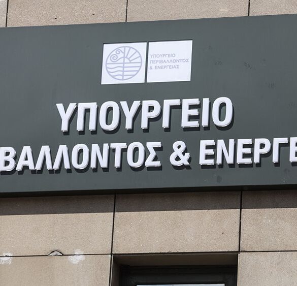 ΥΠΕΝ: Έως και 60% το όφελος από τις επιδοτήσεις στο ρεύμα
