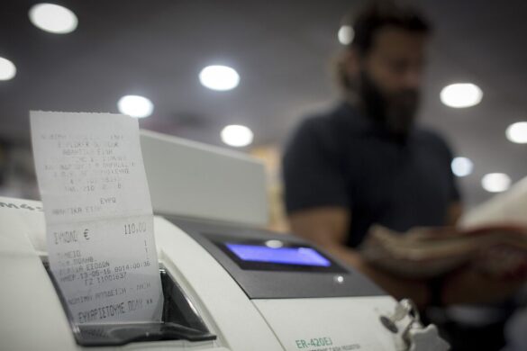 Γιατί δεν μειώνεται ο ΦΠΑ να ανακουφιστούν οι καταναλωτές;