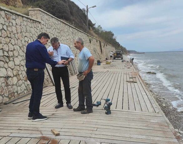 Αποκαταστάθηκε ο ξύλινος πεζόδρομος στην παραλία Νιφοραΐκων