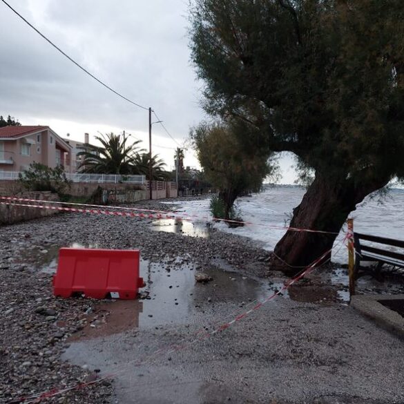 Πάτρα: Κινδύνευσε ζευγάρι σε αυτοκίνητο, στο Ρίο – Παγιδεύτηκε στα νερά