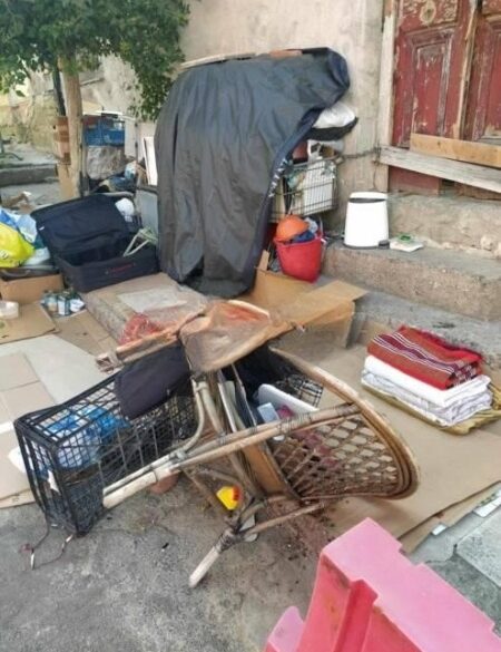 Πάτρα: Με «χαρτόκουτο» στην είσοδο της πολυκατοικίας
