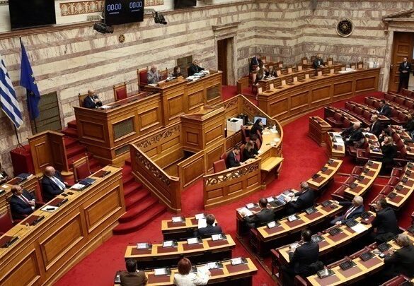 Η κυβέρνηση σε εγρήγορση ενόψει νέων βίντεο και πορισμάτων για την τραγωδία των Τεμπών.