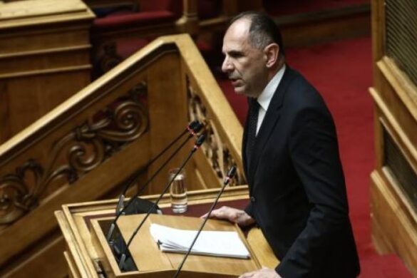 Βουλή: «Θέματα κυριαρχίας δεν μπαίνουν στον ελληνοτουρκικό διάλογο» λέει ο Γεραπετρίτης