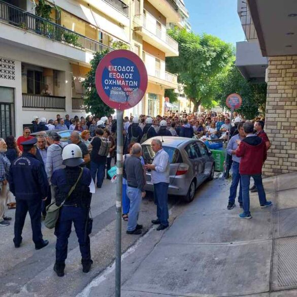 Πάτρα: Αντιμέτωποι με τα ΜΑΤ οι εκπαιδευτικοί